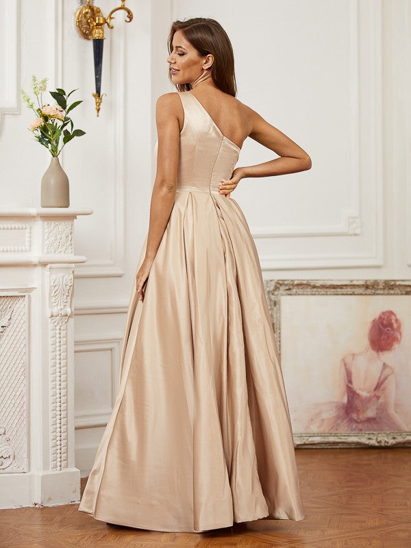 Robe longue en satin à volants, asymétrique, sans manches